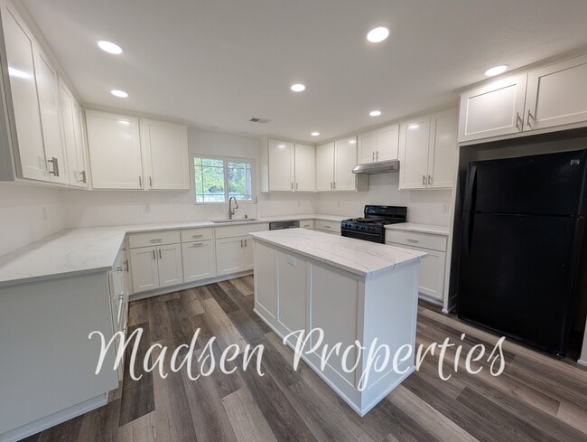 Building Photo - 6231 Pebble Ln