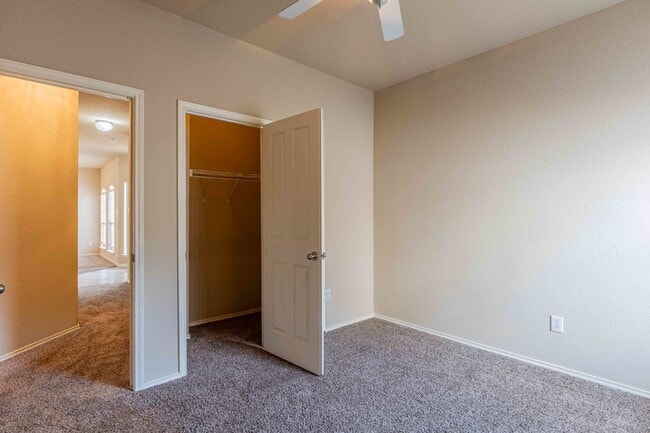 Building Photo - 906 Ashbury Bluff