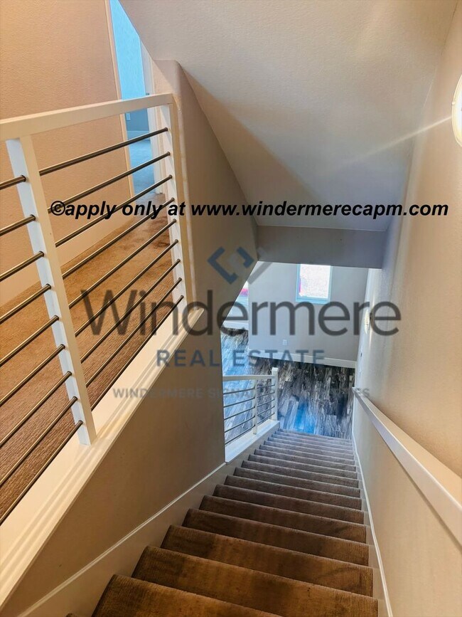 Building Photo - Gorgeous Rare MIDTOWN tri-level Modern home w/ Rooftop Patio!