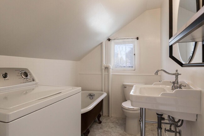 Building Photo - 1119 Tijeras Ave NW