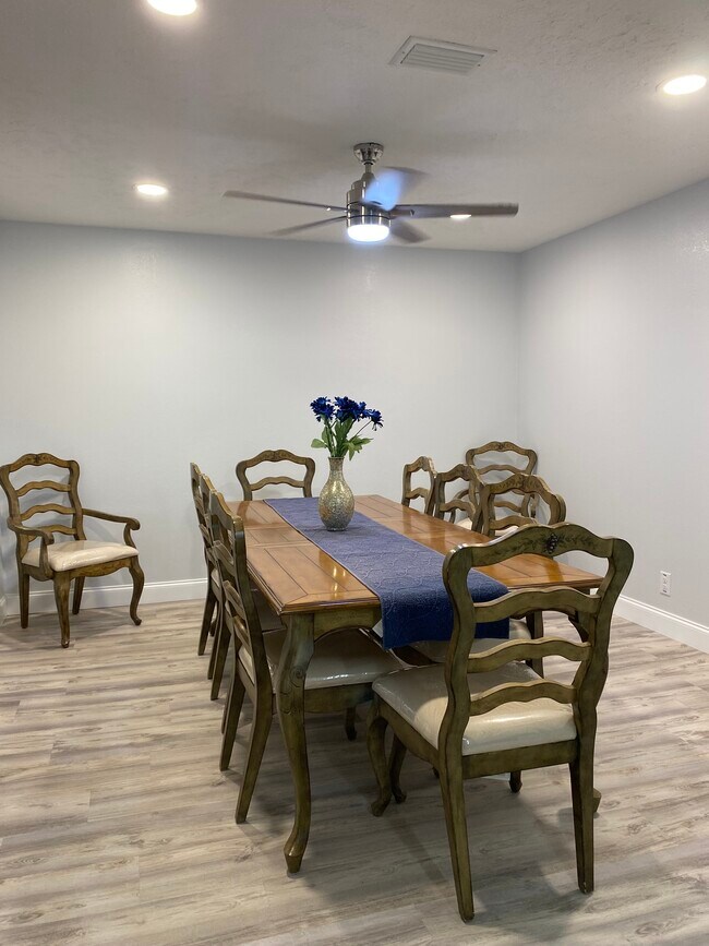 Building Photo - 2927 Forest Ln