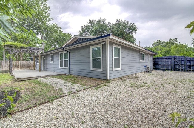 Building Photo - 1311 Westmoor Dr