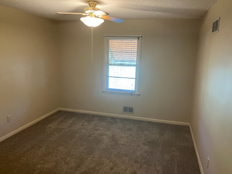 Building Photo - 811 NW B St