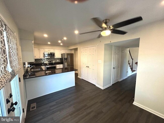 Building Photo - 4054 Norbeck Square Dr