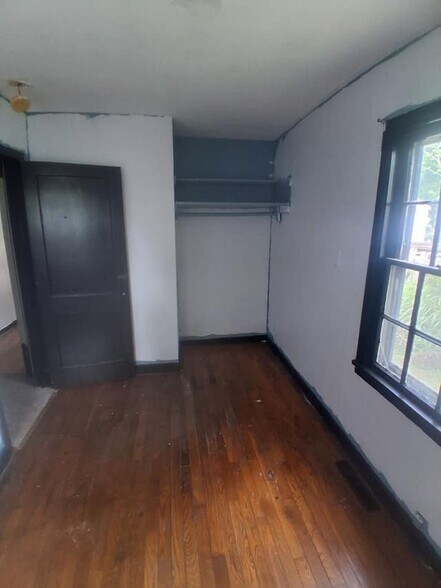 Building Photo - 11 B Ln