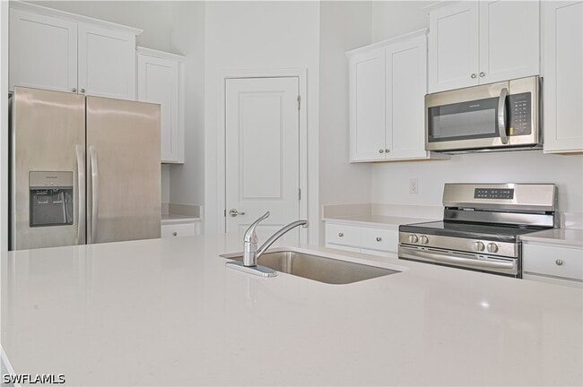 Building Photo - 2901 SW 18th Pl