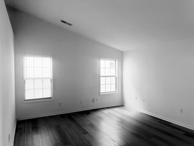 Building Photo - 2593 Rockaway Pl