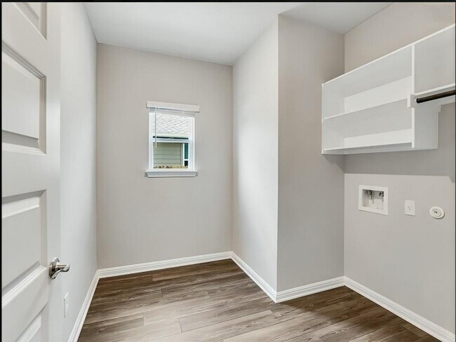 Building Photo - 109 Fairmeadow Downs Dr