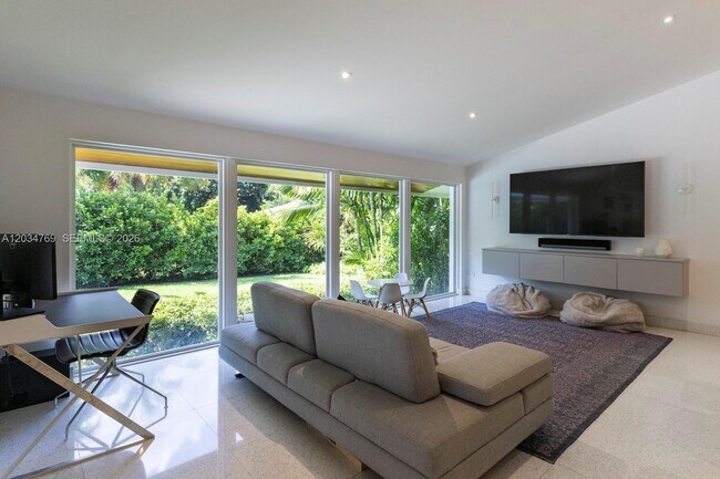 Building Photo - 5780 Las Palmas Dr