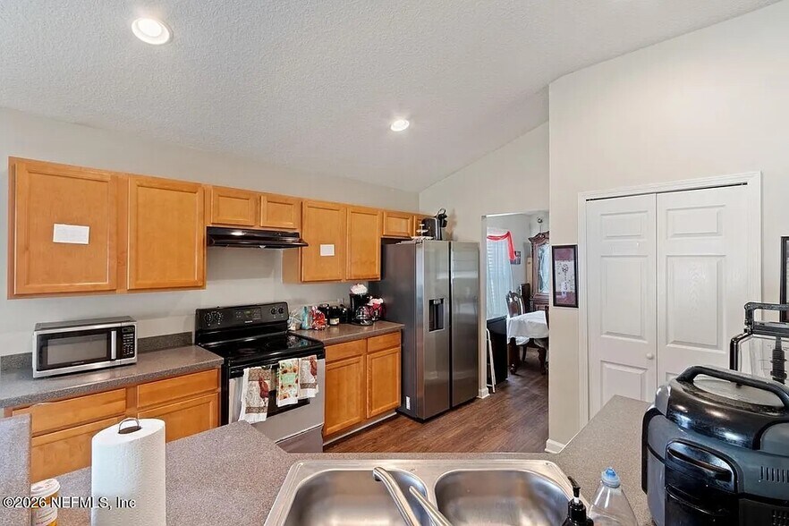 Building Photo - 9155 Mill Grove Dr