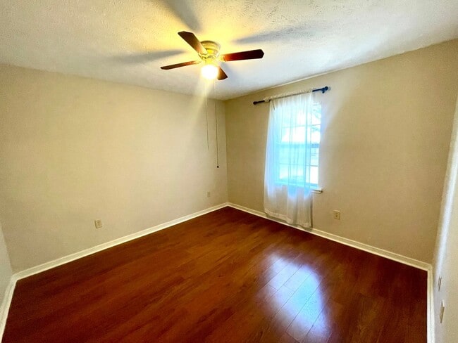 Building Photo - 3/2 Available for Rent in Madison! Cobbles...