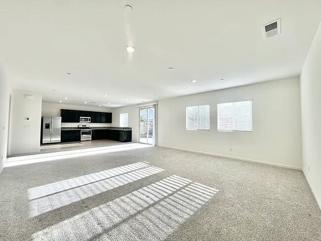 Building Photo - Spacious 4 Bedroom Home in West Roseville ...