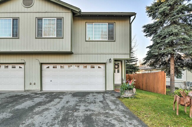 Building Photo - 2432 Glacier St