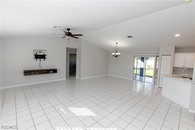 Building Photo - 417 SE 21st Terrace