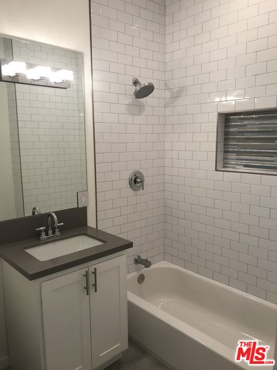 Building Photo - 767 N Ridgewood Pl