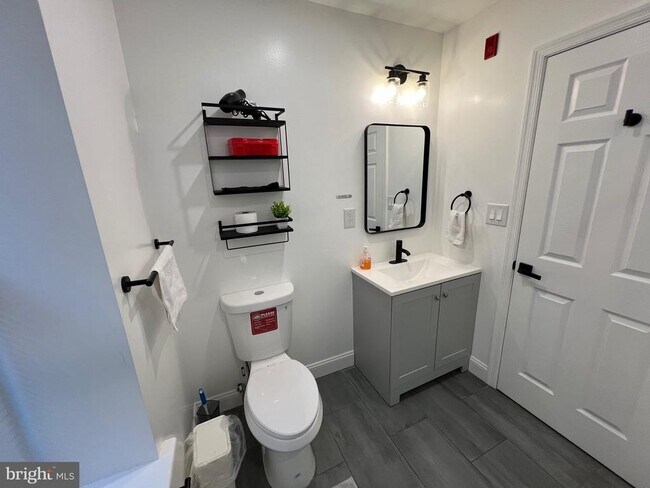 Building Photo - 1985 N 63rd St