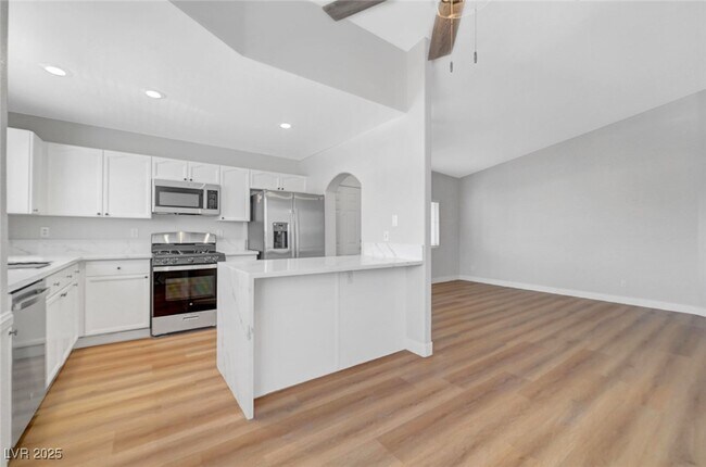 Building Photo - 301 Pine Haven St