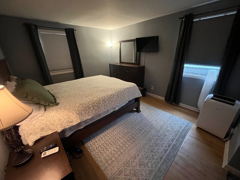 Building Photo - 215 Mystic Ln