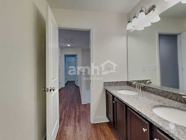 Building Photo - 2125 Laurel Vlg Cir