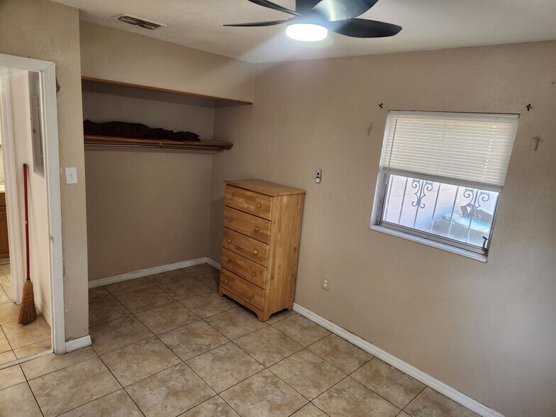 Building Photo - 3312 W St Louis St