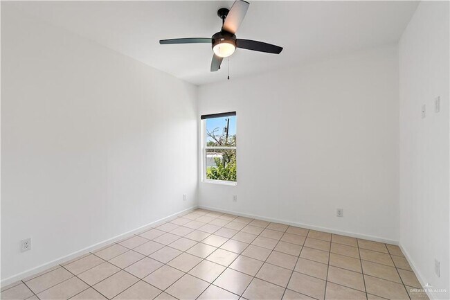 Building Photo - 418 N 3rd St