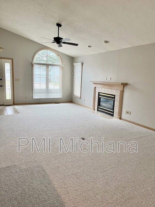 Building Photo - 1973 Creekbank Ln