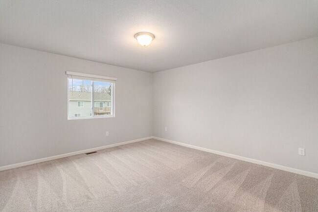 Building Photo - 4394 Pine Creek Dr