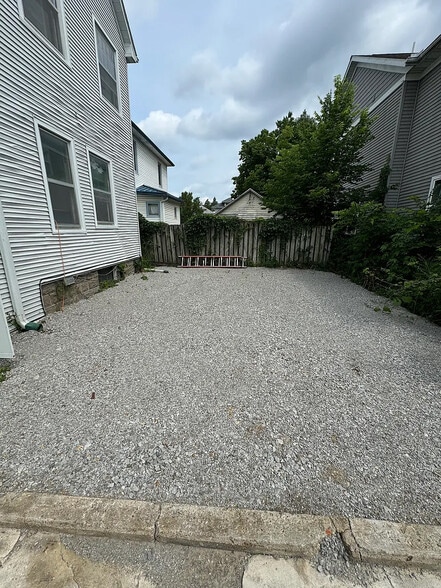 Building Photo - 20 N Dodge St