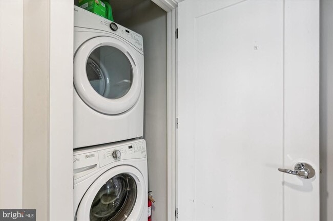 Building Photo - 930 Rose Ave