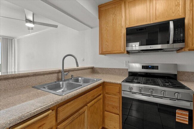 Building Photo - Bright Upper Level Encino Condo with Balcony, Fireplace, and Resort-Style Pool