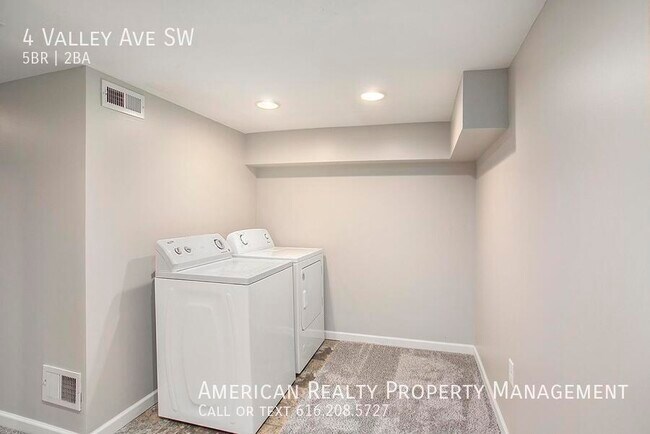 Building Photo - 4 Valley Ave SW