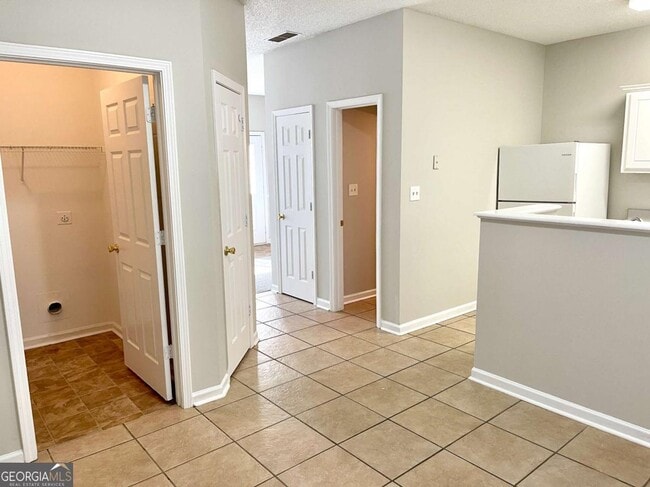 Building Photo - 6688 Sunset Hills Blvd