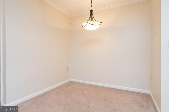 Building Photo - 2204 Westcourt Ln