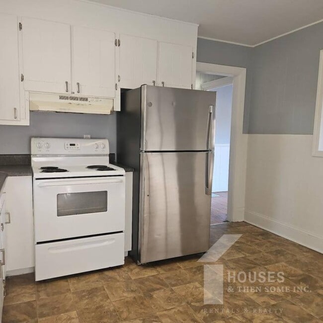 Building Photo - 7 Edwards St