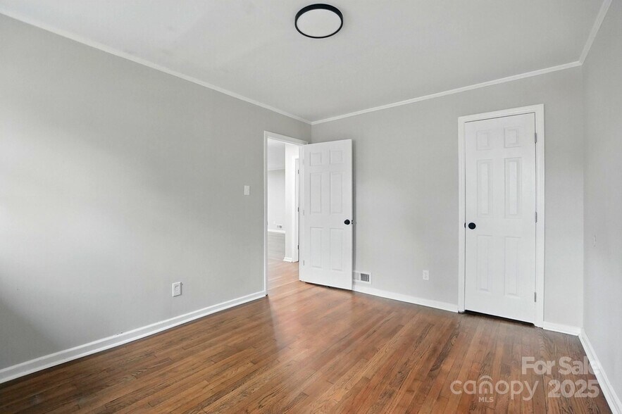 Building Photo - 1414 Wembley Dr