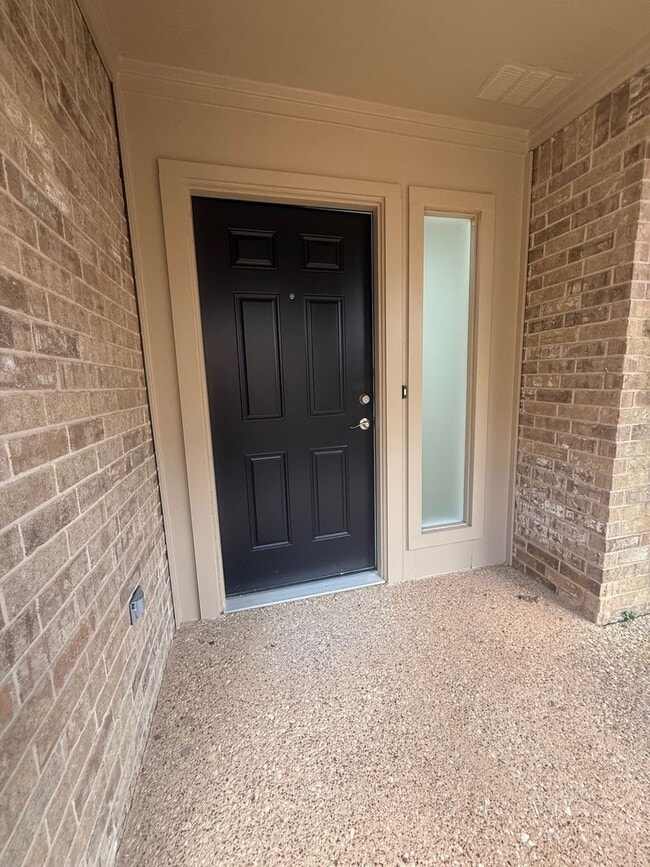 Building Photo - Garden Home