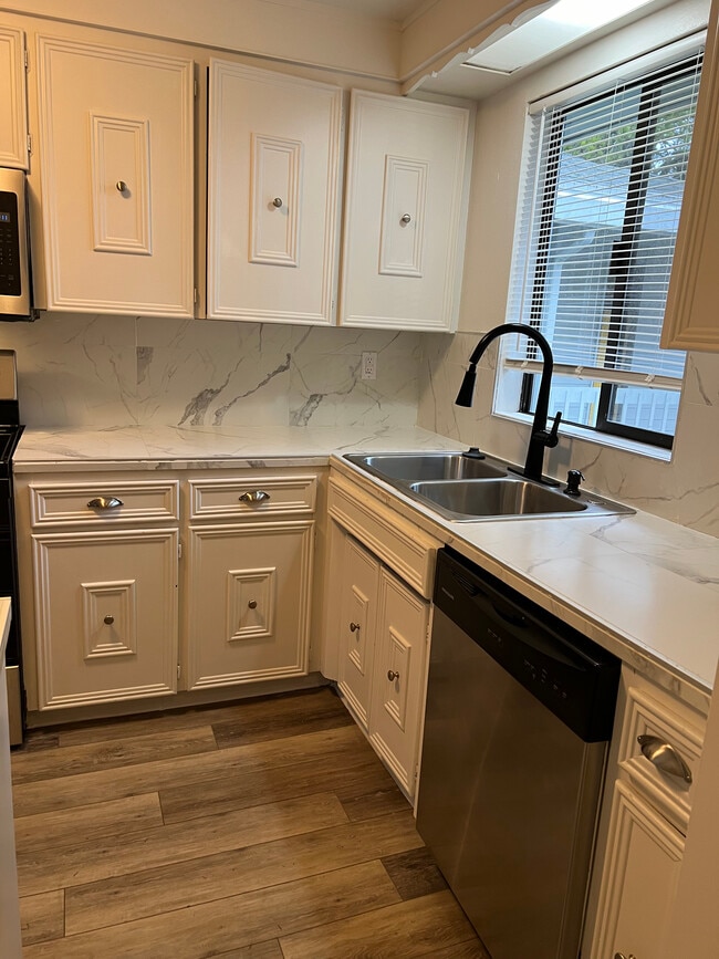 Building Photo - 1471 Rainier Court