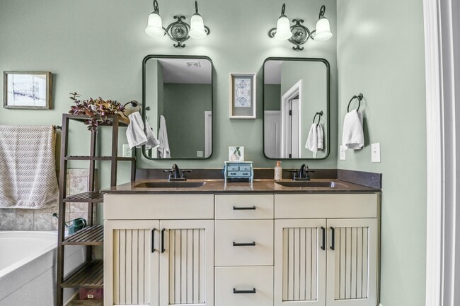 Building Photo - 951 Willow Circle