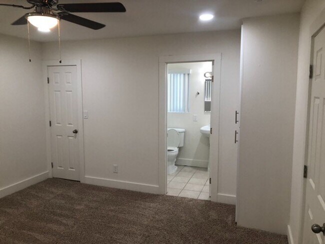 Building Photo - MOVE IN SPECIAL - Westminster One Bedroom ...