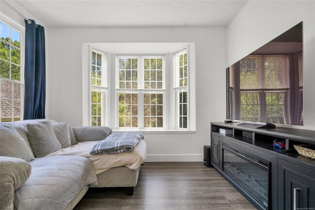 Building Photo - 717 Lantern Pl