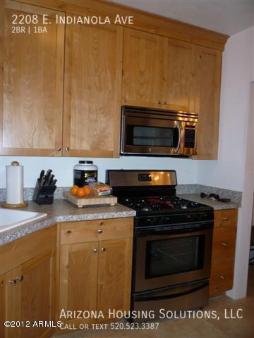 Building Photo - 2208 E Indianola Ave