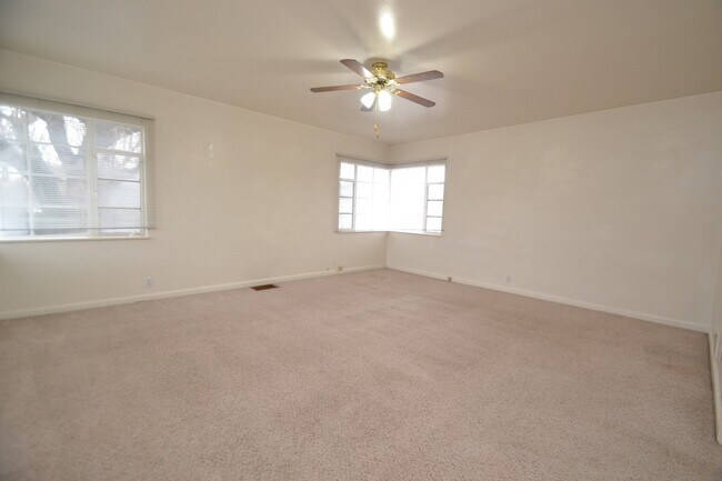 Building Photo - 1594 1/2 S 1100 E
