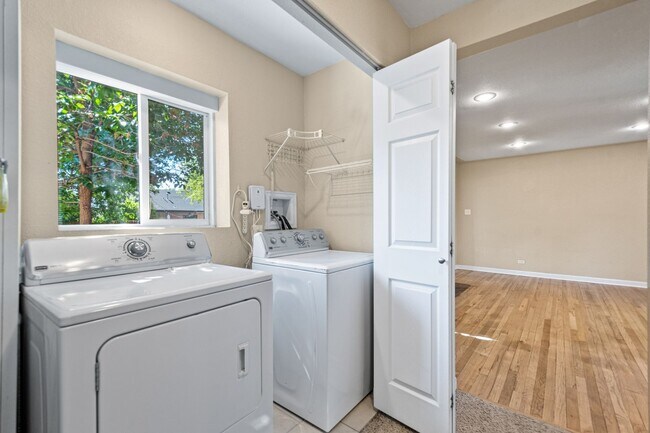 Building Photo - Fantastic Home in City Park North - Has it...
