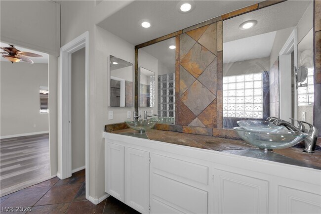 Building Photo - 3733 Horseshoe Mesa St