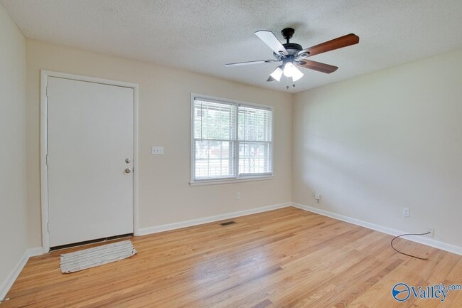 Building Photo - 1830 Oakwood Ave NE