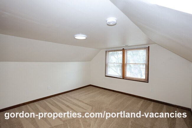 Building Photo - NE 94th Ave - Vintage Montavilla 2 bedroom house