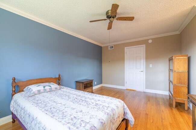 Building Photo - 3276 Andora Dr