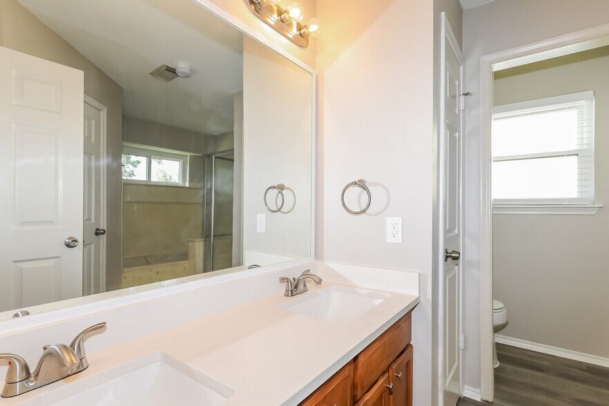 Building Photo - 17003 Spruce Run Dr