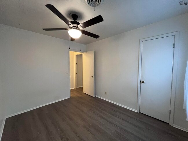 Building Photo - 4723 N Shore Dr