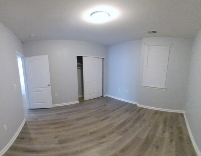 Building Photo - 908 Southmoor Dr